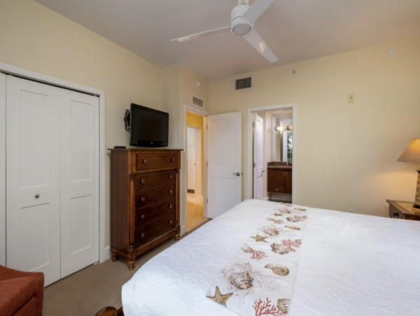 Four Bedroom Oceanfront Vacation Condo in Key Largo Sleeps 8
